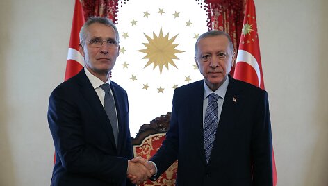 Jensas Stoltenbergas ir Recepas Tayyipas Erdoganas