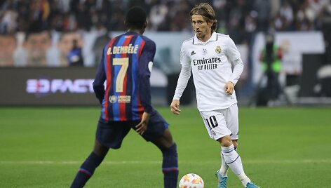 Luka Modričius prie&scaron; Ousmane'ą Dembele