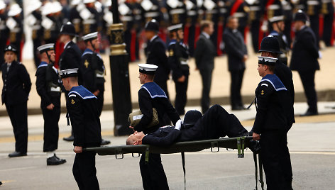 Per Elizabeth II laidotuvių ceremoniją nualpo pareigūnas