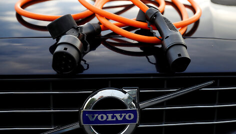 &bdquo;Volvo&ldquo; ir įkrovimo kabelis