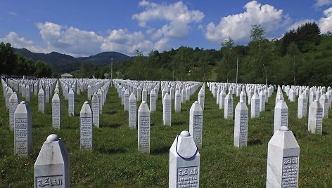 Srebrenicos žudynių memorialas ir kapinės