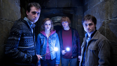 Matthew Lewisas, Emma Watson, Rupertas Grintas ir Danielis Radcliffe'as filme „Haris Poteris ir Mirties relikvijos. 2 dalis“ (2011 m.)