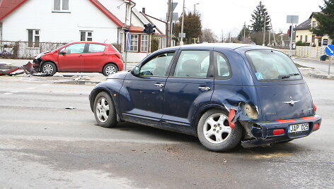 &bdquo;Chrysler&ldquo; ir &bdquo;Toyota&ldquo; avarija Panevėžyje