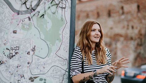 Monika Auksutytė veda ekskursiją