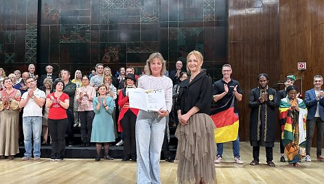 „Harmonijos“ vadovei Ilonai Zalanskienei įteiktas Sidabro diplomas