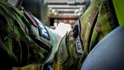 Kelionė 30-ties karinių automobilių virtinėje – žvilgsnis į karo policijos kasdienybę