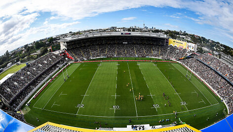 Oklande per Naujosios Zelandijos ir Australijos regbio rungtynes į &bdquo;Eden Park&ldquo; stadioną susirinko 46 tūkst. sirgalių.
