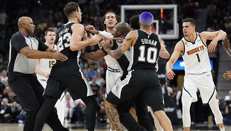 Konfliktas „Nuggets“ ir „Spurs“ rungtynėse