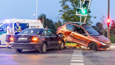 Dariaus ir Girėno gatvėje susidūrė du automobiliai
