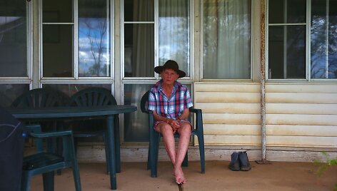 Toli nuo aplinkinių gyvenanti 78 metų australė ūkininkė ra&scaron;o poeziją apie vienatvę