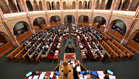 Vengrijos parlamentas / ATTILA KISBENEDEK / AFP