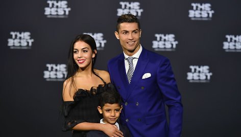 Cristiano Ronaldo su partnere Georgina Rodriguez ir sūnumi