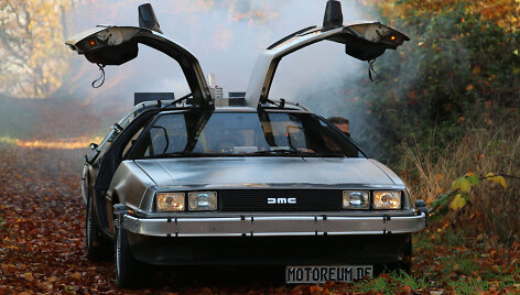 Kultinis automobilis &bdquo;DeLorean&ldquo;, kuriuo filme &bdquo;Atgal į ateitį&ldquo; buvo keliaujama laiku