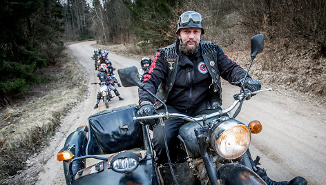 Laurynas Baltrūnas - Oblius Beižionių vaikų namuose veda jaunųjų motociklininkų būrelį