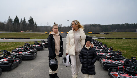 Žinomi žmonės kartingų trasoje