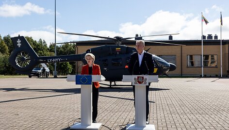 Europos Komisijos pirmininkė Ursula von der Leyen su prezidentu Gitanu Nausėda apžiūrėjo &scaron;alies pasienį su Baltarusija / Paulius Peleckis / BNS