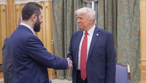 Donaldas Trumpas ir Ahmedas al Sharaa / Saudi Royal Palace / AP