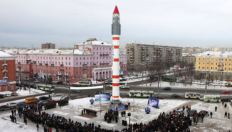 2010 m. Rusijoje, Krasnojarske atidengtas paminklas kosminei raketai &bdquo;Kosmos-3&ldquo;