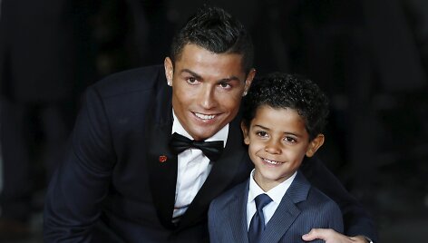 Cristiano Ronaldo su sūnumi