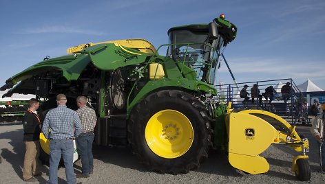 „John Deere“ technika