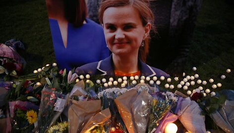 Britai gedi nužudytosios parlamentarės Jo Cox