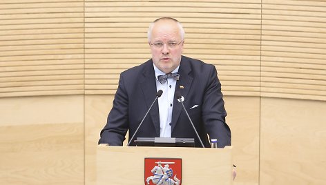 Juozas Olekas atsakinėja į Seimo narių klausimus