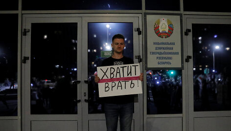 Protestuotojas prie &bdquo;Belteleradio&ldquo; 