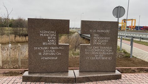 Paminklas Prancūzijos karo belaisviams perkeltas į naują vietą. 