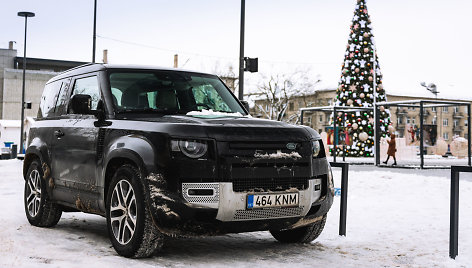 „Land Rover Defender“ 1000 kilometrų ir 10 kalėdinių eglučių