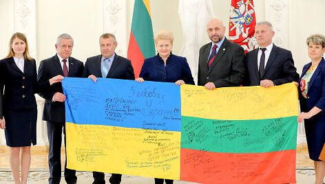 Dalia Grybauskaitė susitiko su Ukrainos kariais savanoriais