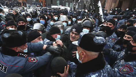 Jerevane per antivyriausybinį protestą sulaikyta per 30 žmonių