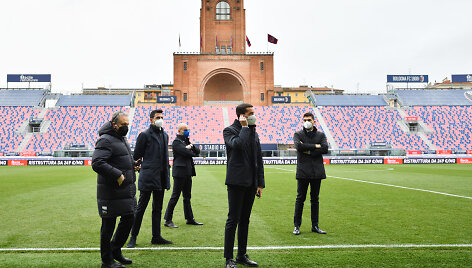 Į neįvyksiančias &bdquo;Serie A&ldquo; rungtynes atvykęs teisėjas tikrino veją