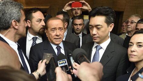 Bee Taechaubolas ir Silvio Berlusconi