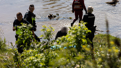 Vilniuje, Neryje, nuskendo du maži vaikai: abu ištraukti iš vandens, bet atgaivinti nepavyko