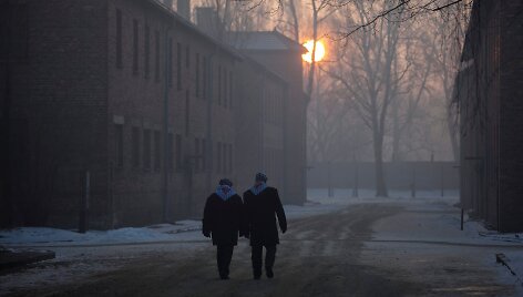 Au&scaron;vice praėjus 72 metams po i&scaron;vadavimo apsilankė buvę kaliniai