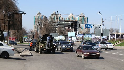 Sako, kad Almatoje yra daugiau prabangių automobilių nei Maskvoje, bet yra ir senų kledarų