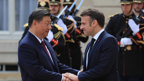 Kinijos prezidentas Xi Jinpingas ir Prancūzijos lyderis Emmanuelis Macronas