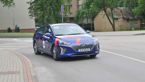 Elektromobilių lenktynių akimirkos