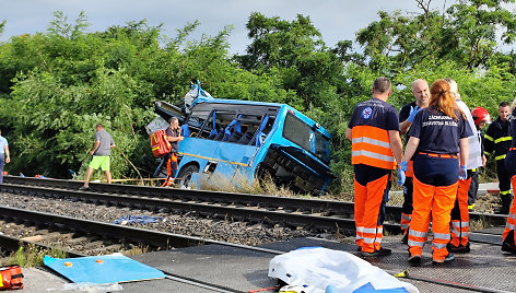 Slovakijoje susidūrė traukinys ir autobusas