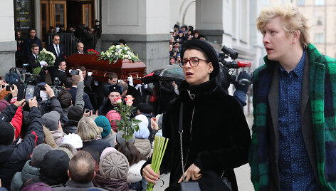 Asmik Grigorian ir Vasilijus Barchatovas Dmitrijaus Chvorostovskio laidotuvėse
