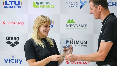 R.Meilutytei įteiktas geriausios Europos plaukikės apdovanojimas