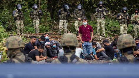 Migrantai, įstrigę Lenkijos ir Baltarusijos pasienyje