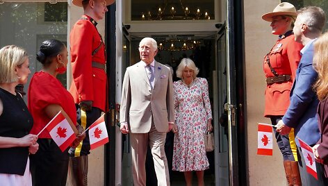 Britų karalius Karolis III ir karalienė Camilla