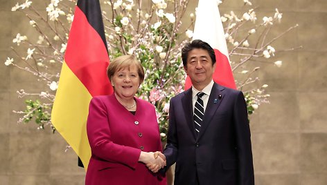 Angela Merkel ir Shinzo Abe