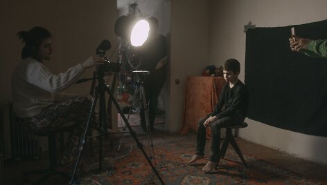 Kadras i&scaron; filmo &bdquo;Mėlyna kaip apelsinas Žemė&ldquo;
