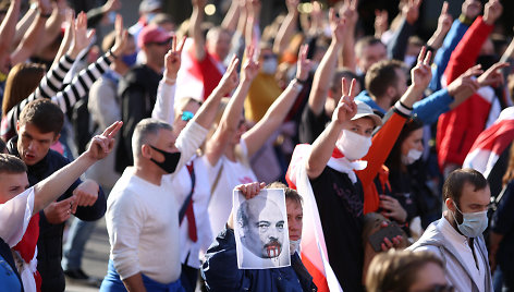 Minsko gatvėse – tūkstančiai protestuotojų