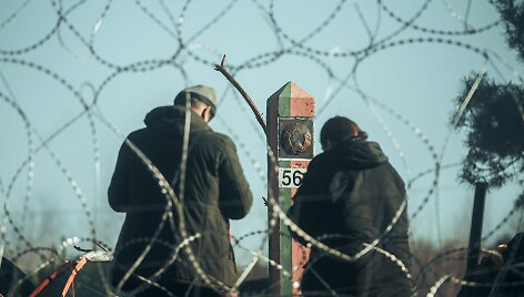 Migrantai Baltarusijoje prie sienos su Lenkija