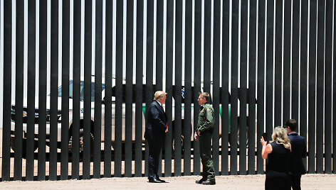 Donaldas Trumpas prie Meksikos sienos 2020 m.