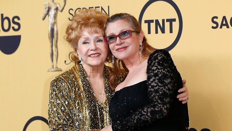 Debbie Reynolds ir Carrie Fisher (2015 m. sausis)