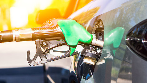 LEA: benzinas ir dyzelinas Lietuvoje per savaitę brango dviem centais